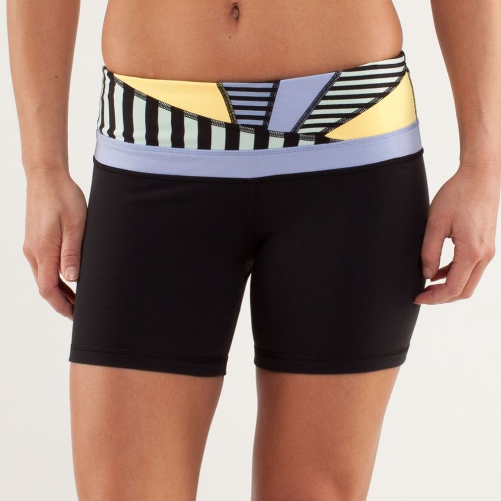 Lululemon Reverse Groove Short in Polar Haze/Black